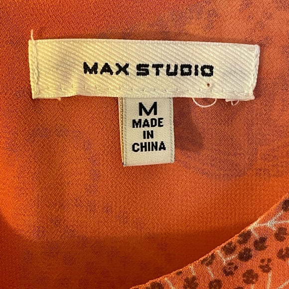 Max Studio Gorgeous salmon colored floral pattern sleeveless blouse; keyhole; M - Picture 3 of 8